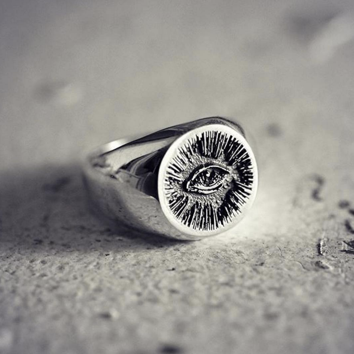 THE HUNT NYC - Small Signet Ring — THE HUNT NYC